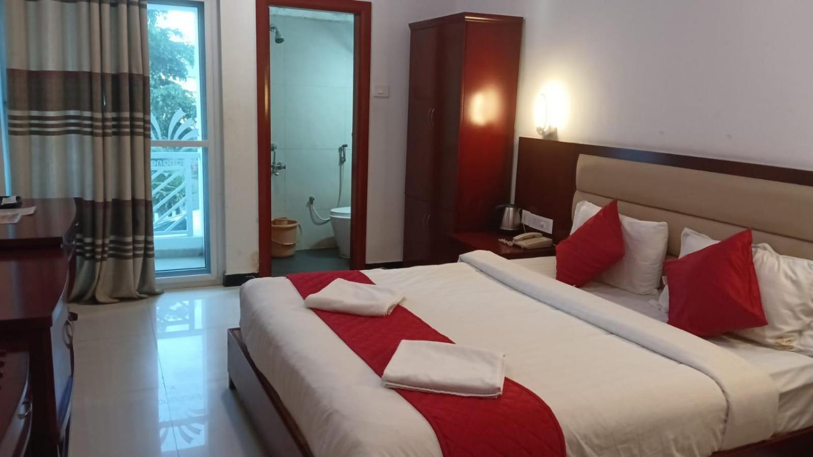 Hotel Aradhana Inn Jerkaud Kültér fotó